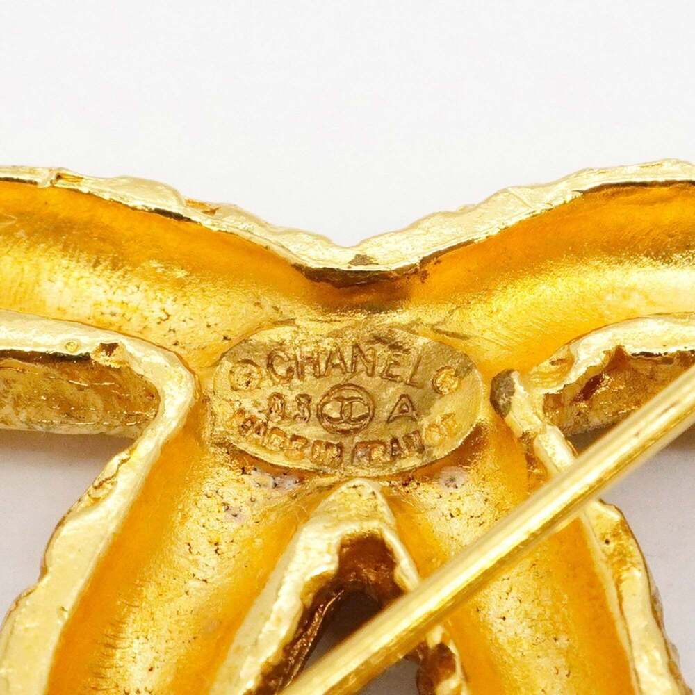 CHANEL Gold Logo Brooch - Picture 4 of 10